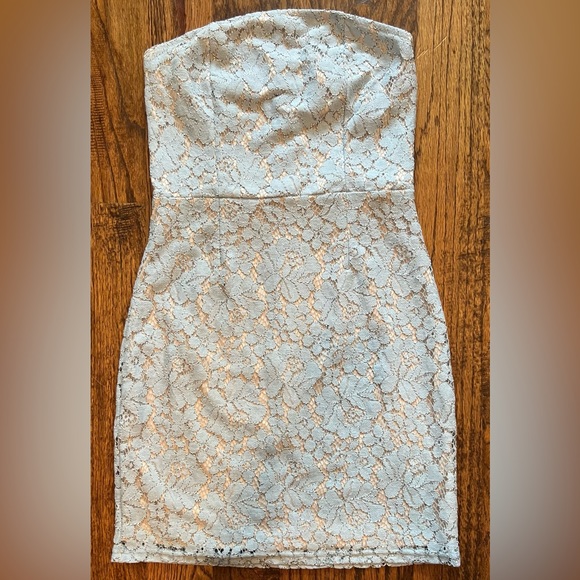 Superdown Charlize strapless dress light blue - Picture 3 of 5